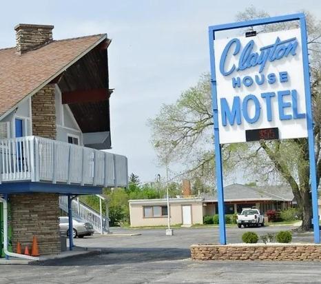 Clayton House Motel Loves Park Exterior photo